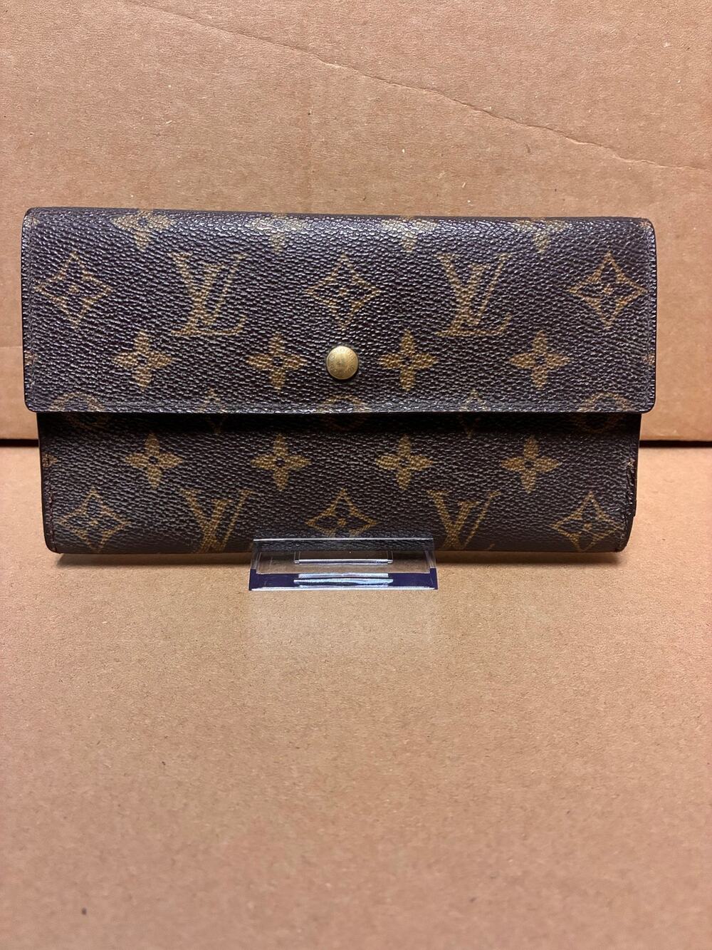 Louis Vuitton Monogram International Wallet β Vintage